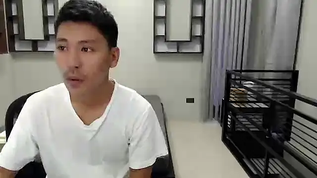 Snapshot of hot_derfs27 chatting on 10-19-25, 12:44 hot derfs27 online show from 10-19-25, 12:44