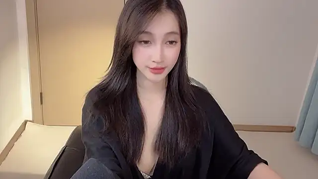 Snapshot of Seraphina-se chatting on 10-12-25, 04:17 Seraphina-se online show from 10-12-25, 04:17