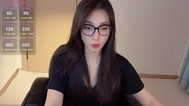 Snapshot of Seraphina-se chatting on 10-15-25, 05:46 Seraphina-se online show from 10-15-25, 05:46