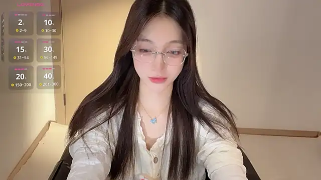 Snapshot of Seraphina-se chatting on 11-25-25, 08:20 Seraphina-se online show from 11-25-25, 08:20