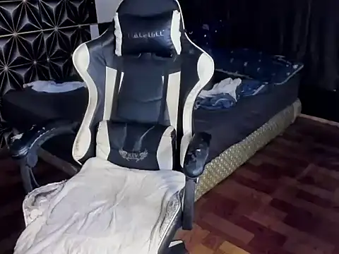 Snapshot of AsianHotBODYY chatting on 11-23-25, 07:19 AsianHotBODYY online show from 11-23-25, 07:19