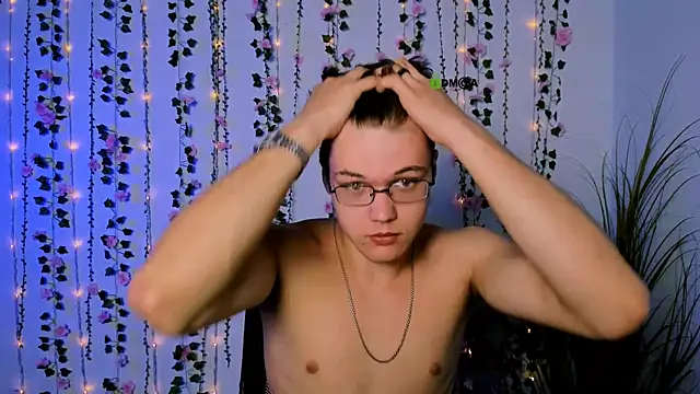 Snapshot of lucas_long_ chatting on 09-17-25, 05:20 lucas long online show from 09-17-25, 05:20