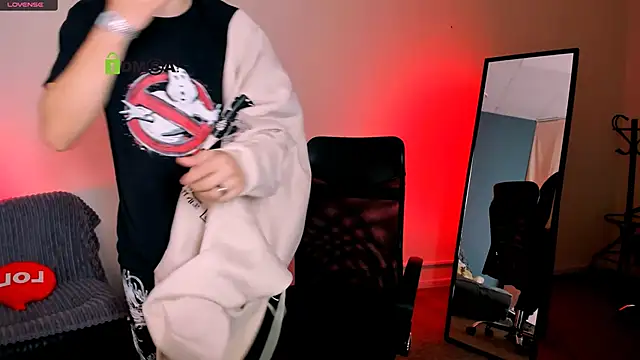 Snapshot of lucas_long_ chatting on 09-28-25, 06:46 lucas long online show from 09-28-25, 06:46