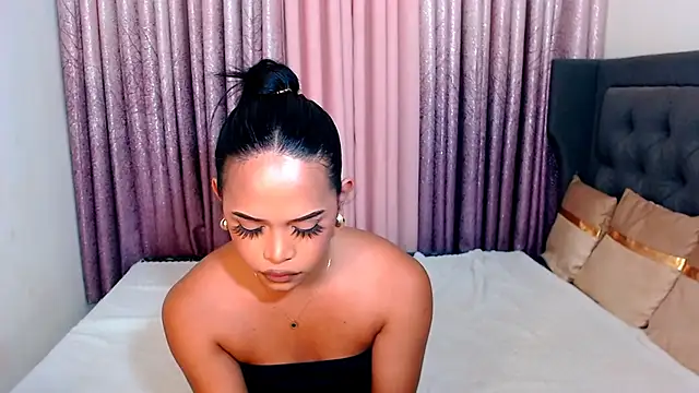 Lorainnelustts online show from 10-28-25, 03:10