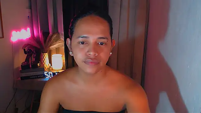 Lorainnelustts online show from 12-15-25, 07:23