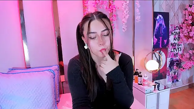 HannaCollins  online show from 03-08-26, 01:37