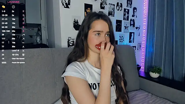 lovelyalivia online show from 11-17-25, 09:26