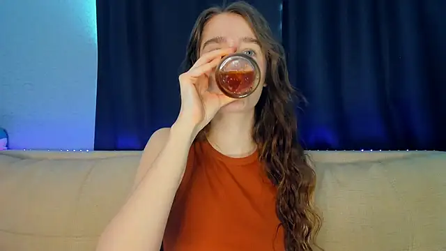 lovelyalivia online show from 05-05-26, 08:22