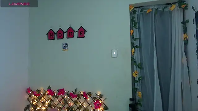 Snapshot of Angie_Lee01 chatting on 10-26-25, 11:05 Angie Lee01 online show from 10-26-25, 11:05