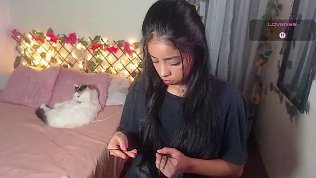 Snapshot of Angie_Lee01 chatting on 11-25-25, 05:07 Angie Lee01 online show from 11-25-25, 05:07