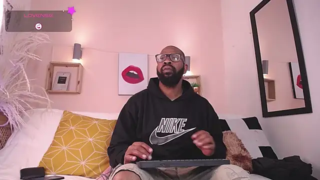 Snapshot of King_Malik chatting on 09-12-25, 01:00 King Malik online show from 09-12-25, 01:00