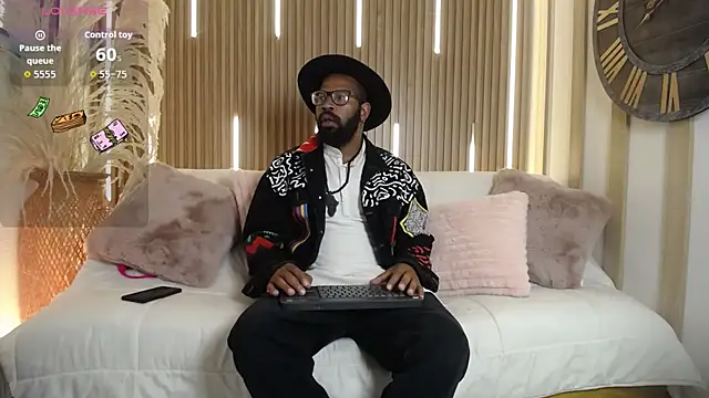 Snapshot of King_Malik chatting on 09-23-25, 01:14 King Malik online show from 09-23-25, 01:14