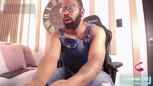 Snapshot of King_Malik chatting on 09-30-25, 01:27 King Malik online show from 09-30-25, 01:27