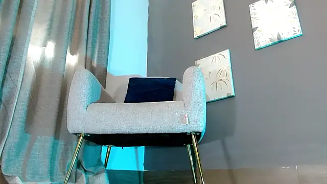 Snapshot of emily_ox0 chatting on 02-07-26, 08:12 emily ox0 online show from 02-07-26, 08:12