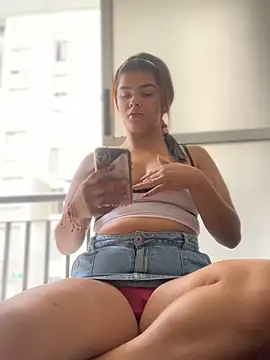 Snapshot of Kaily_Sweet16 chatting on 10-18-25, 05:03 Kaily Sweet16 online show from 10-18-25, 05:03