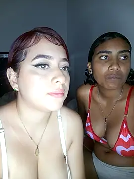 Snapshot of Chloe_Sky_love chatting on 10-08-25, 04:21 Chloe Sky love online show from 10-08-25, 04:21