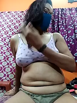 Snapshot of Hotpuja25 chatting on 06-16-26, 03:47 Hotpuja25 online show from 06-16-26, 03:47
