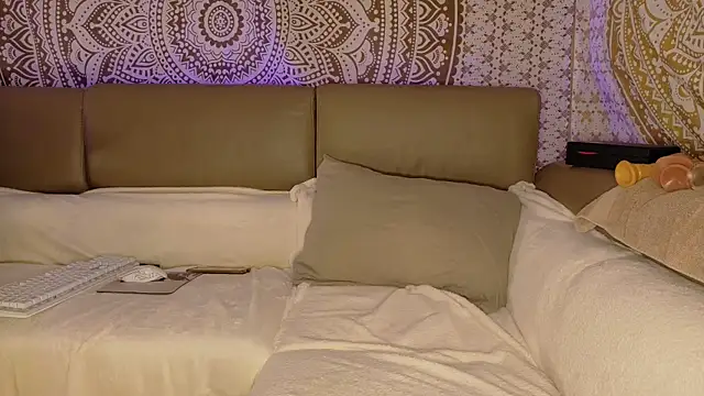 Snapshot of Jenny-Mystery-X chatting on 11-27-25, 07:49 Jenny-Mystery-X online show from 11-27-25, 07:49