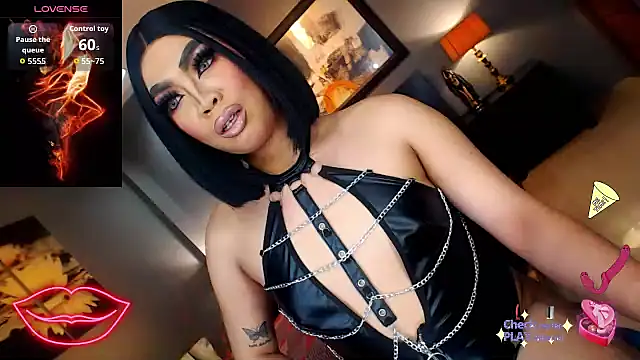 FridaHumphrey online show from 11-17-25, 06:35