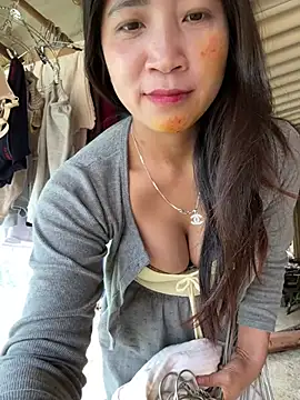 Snapshot of ThiHa003 chatting on 02-22-26, 04:35 ThiHa003 online show from 02-22-26, 04:35