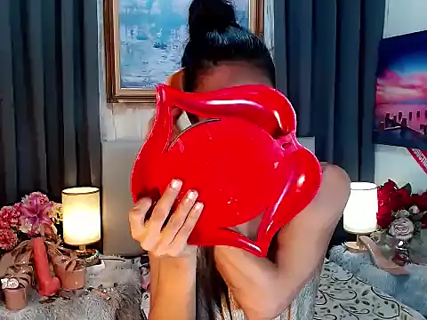 sassylatina online show from 10-28-25, 05:04