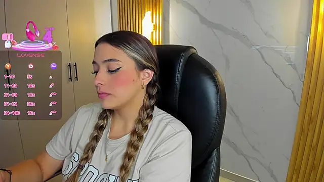 Snapshot of KYLIE_JONES6 chatting on 09-23-25, 03:09 KYLIE JONES6 online show from 09-23-25, 03:09