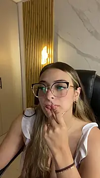 Snapshot of KYLIE_JONES6 chatting on 09-25-25, 03:32 KYLIE JONES6 online show from 09-25-25, 03:32