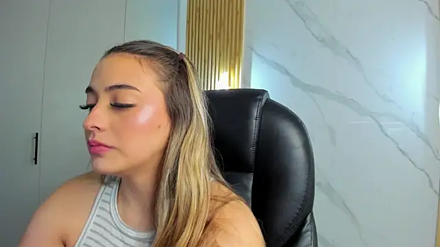 Snapshot of KYLIE_JONES6 chatting on 09-30-25, 02:49 KYLIE JONES6 online show from 09-30-25, 02:49