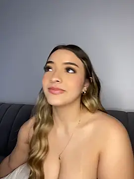 Snapshot of KYLIE_JONES6 chatting on 10-17-25, 10:34 KYLIE JONES6 online show from 10-17-25, 10:34