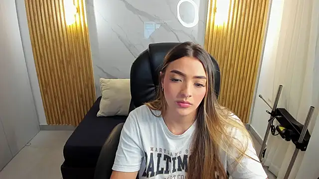 Snapshot of KYLIE_JONES6 chatting on 10-28-25, 03:10 KYLIE JONES6 online show from 10-28-25, 03:10