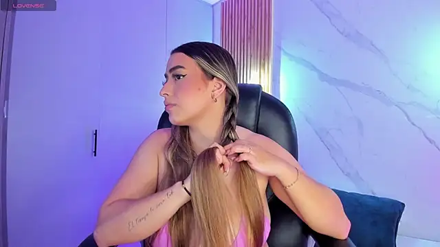 Snapshot of KYLIE_JONES6 chatting on 11-04-25, 03:27 KYLIE JONES6 online show from 11-04-25, 03:27