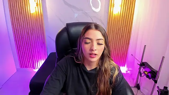 Snapshot of KYLIE_JONES6 chatting on 11-10-25, 03:05 KYLIE JONES6 online show from 11-10-25, 03:05