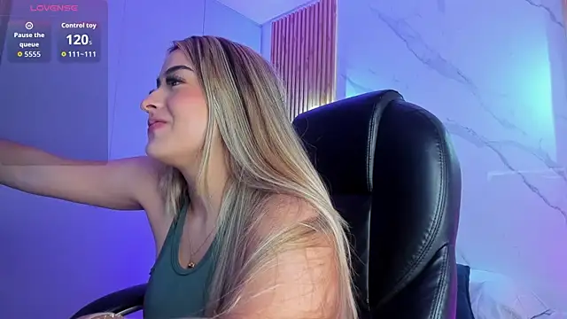 Snapshot of KYLIE_JONES6 chatting on 12-03-25, 03:36 KYLIE JONES6 online show from 12-03-25, 03:36