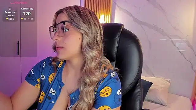 KYLIE JONES6 online show from 12-16-25, 03:11