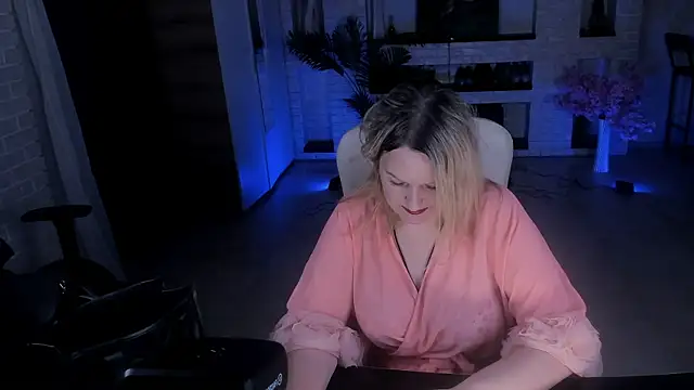 MariemLui online show from 10-18-25, 11:00