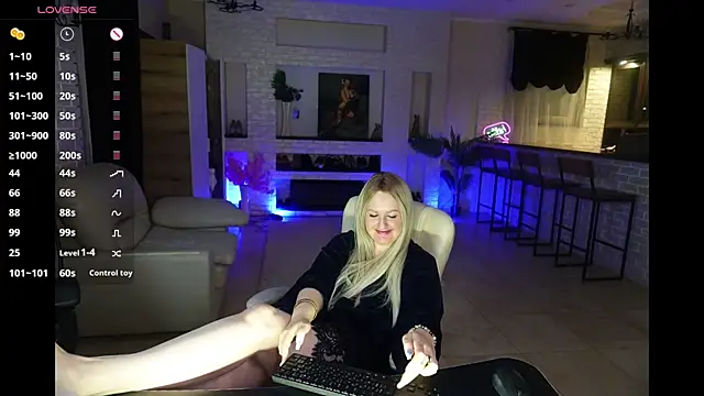 Snapshot of MariemLui chatting on 06-13-26, 03:04 MariemLui online show from 06-13-26, 03:04