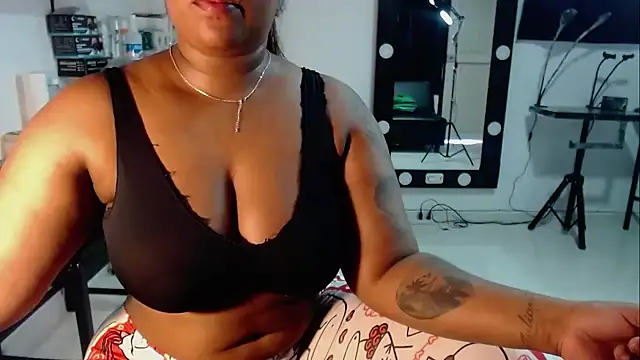 Snapshot of Sam_Blue chatting on 10-23-25, 01:32 Sam Blue online show from 10-23-25, 01:32