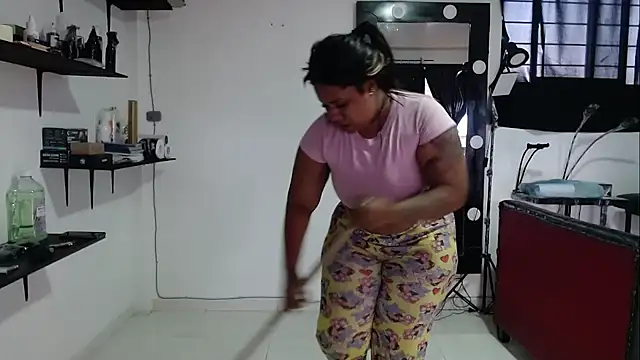 Snapshot of Sam_Blue chatting on 12-14-25, 10:25 Sam Blue online show from 12-14-25, 10:25