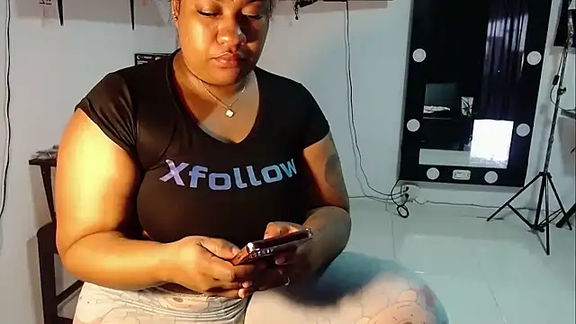 Snapshot of Sam_Blue chatting on 01-08-26, 01:02 Sam Blue online show from 01-08-26, 01:02