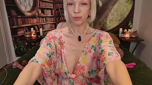 Snapshot of HaileeAtHome chatting on 06-24-26, 05:01 HaileeAtHome online show from 06-24-26, 05:01