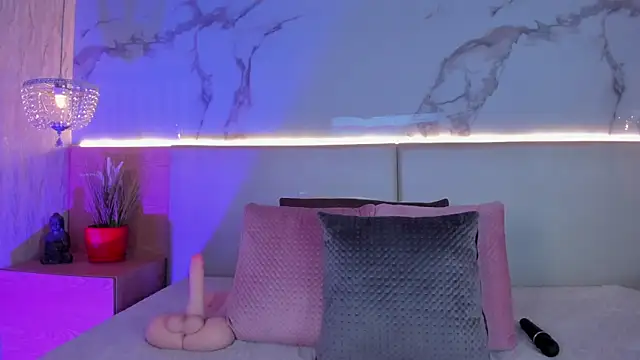 ValSmith  online show from 10-10-25, 04:00