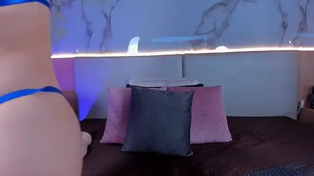 ValSmith  online show from 10-16-25, 03:51