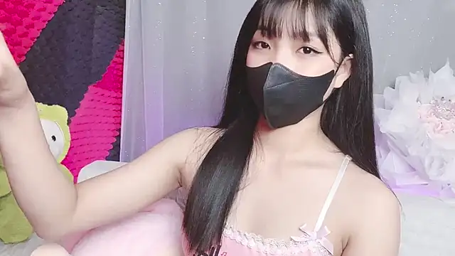 Snapshot of kemybaby chatting on 10-17-25, 01:42 kemybaby online show from 10-17-25, 01:42