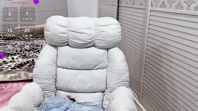 Holiland online show from 12-22-25, 01:13