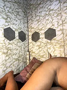 Snapshot of youryummybaby chatting on 10-18-25, 08:15 youryummybaby online show from 10-18-25, 08:15