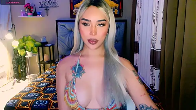 Snapshot of Franchesca_Trans chatting on 11-17-25, 02:06 Franchesca Trans online show from 11-17-25, 02:06