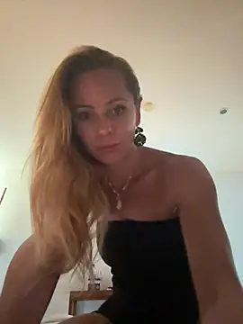Snapshot of amelialorenz chatting on 06-22-26, 02:13 amelialorenz online show from 06-22-26, 02:13