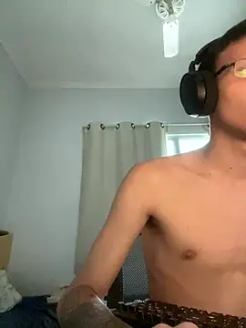 Snapshot of safadezanunes2 chatting on 12-19-25, 03:52 safadezanunes2 online show from 12-19-25, 03:52