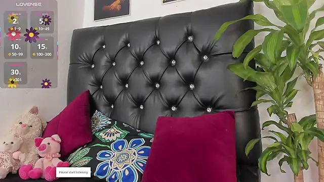 Snapshot of Britney_Rose chatting on 09-29-25, 12:16 Britney Rose online show from 09-29-25, 12:16