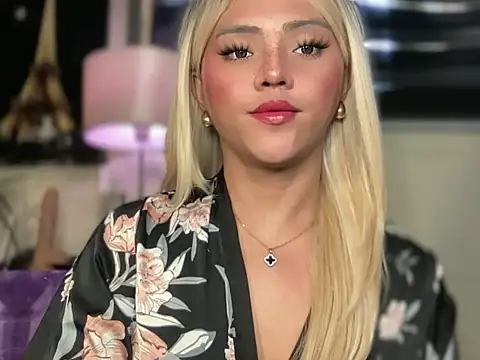 Snapshot of calimonroe chatting on 09-26-25, 10:58 calimonroe online show from 09-26-25, 10:58